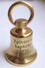 Zvoneček paleček s nápisem.